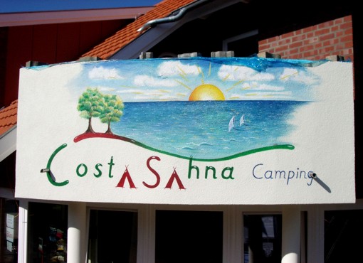Fassadenmalerei: Sonne und Meer, Costa Sahna Camping