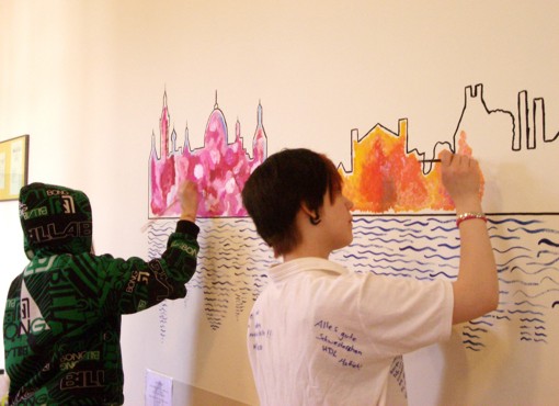 Wandmalaktion mit Jugendlichen: Skyline Schwerins im Fr&uuml;hling, Sommer, Herbst und Winter