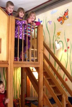 Wandmalerei: Blumenwiese, Kita Marienkäfer